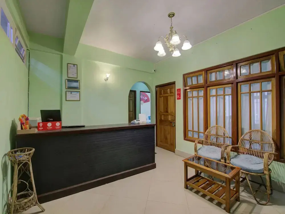 OYO 13844 AKD Hotel