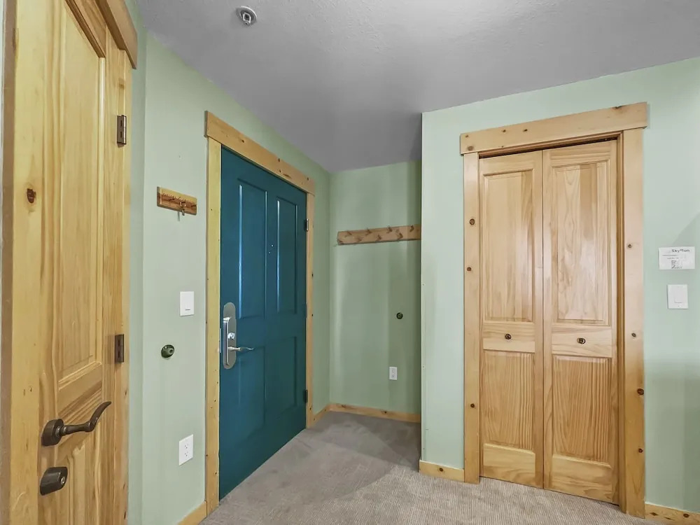 Tx205 Taylors Crossing 2 Bedroom Condo by RedAwning