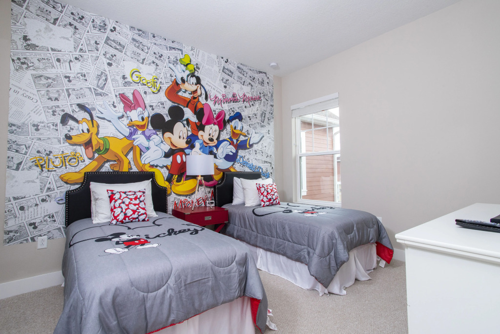 Gorgeous 4 Bedroom Family Friendly Close to Disney 7573