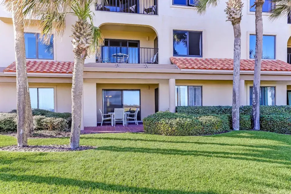 Dog-friendly Condo Steps to Beach wth Pool, AC & Elevator