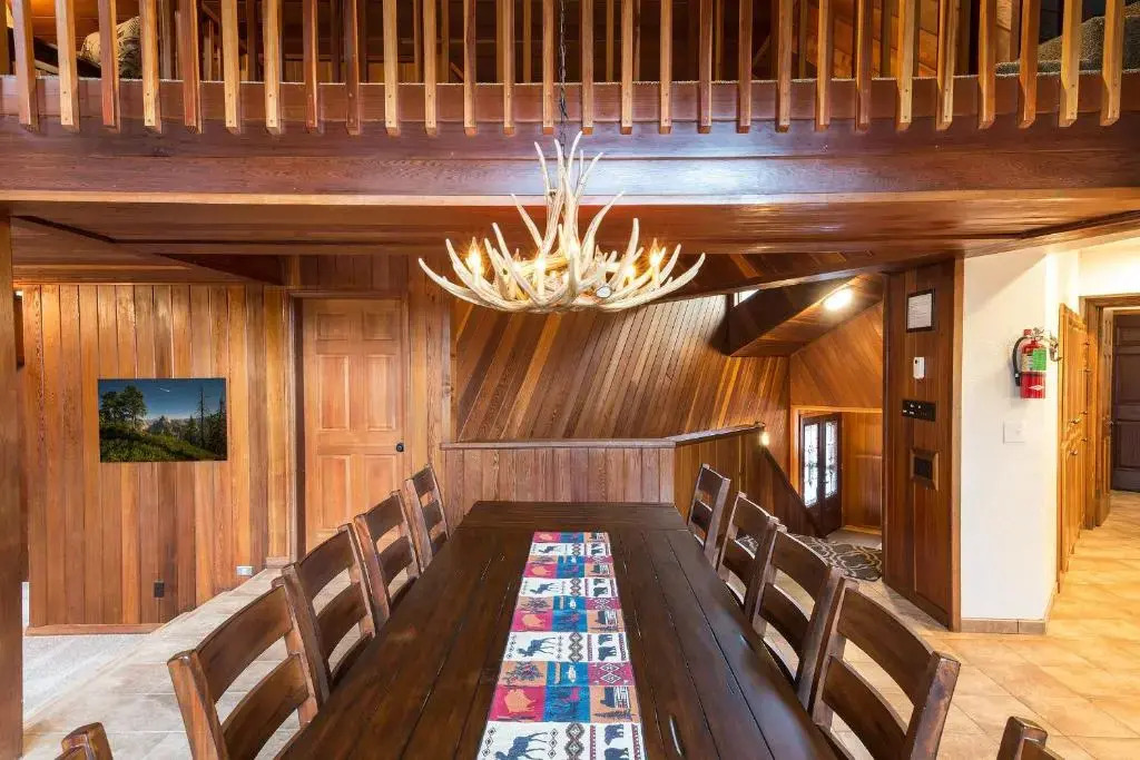 Four Seasons - 3br/4ba Holiday Home