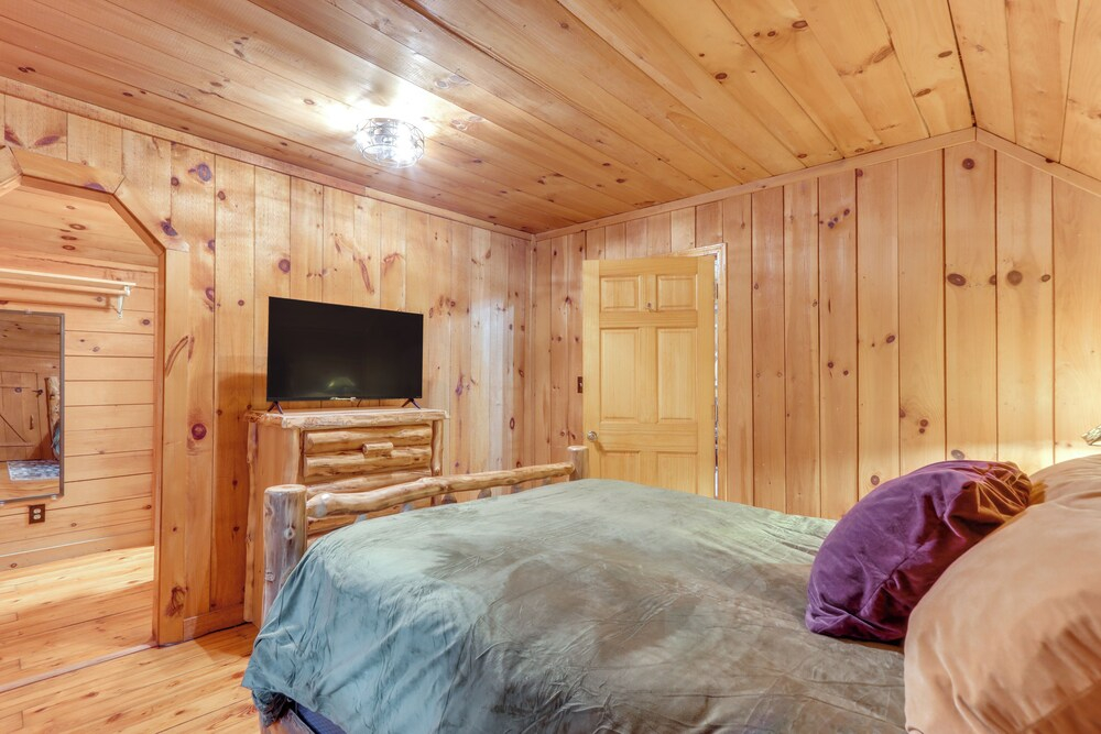 Near Hiking Trails: Hot Tub Haven in Ellijay!