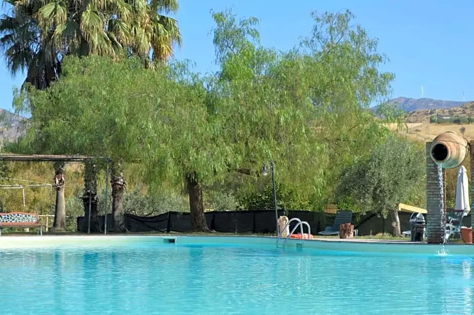 La Dolce Vita - B&B con Piscina Regalbuto - Lago Pozzillo