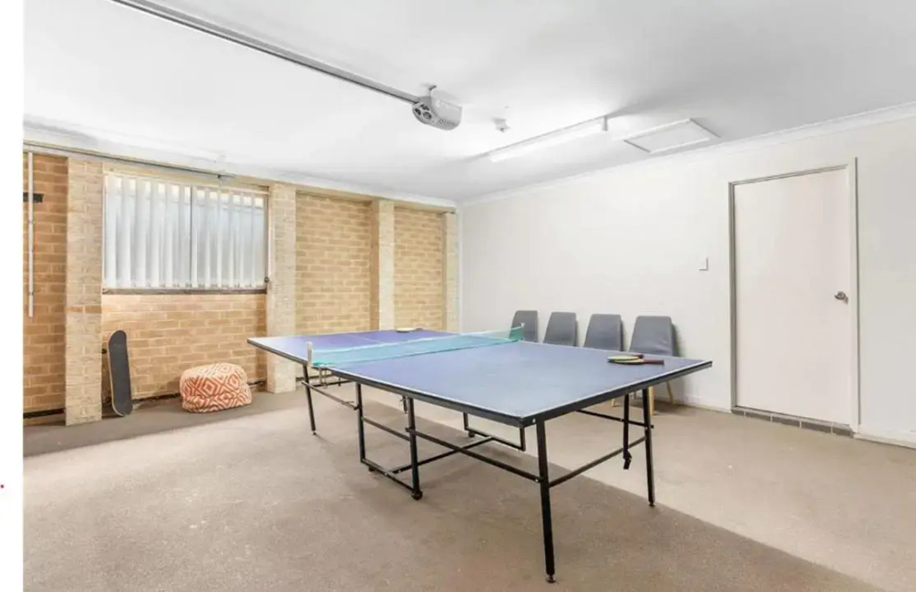 Hunter Home with POOL / CINEMA ROOM / PING PONG