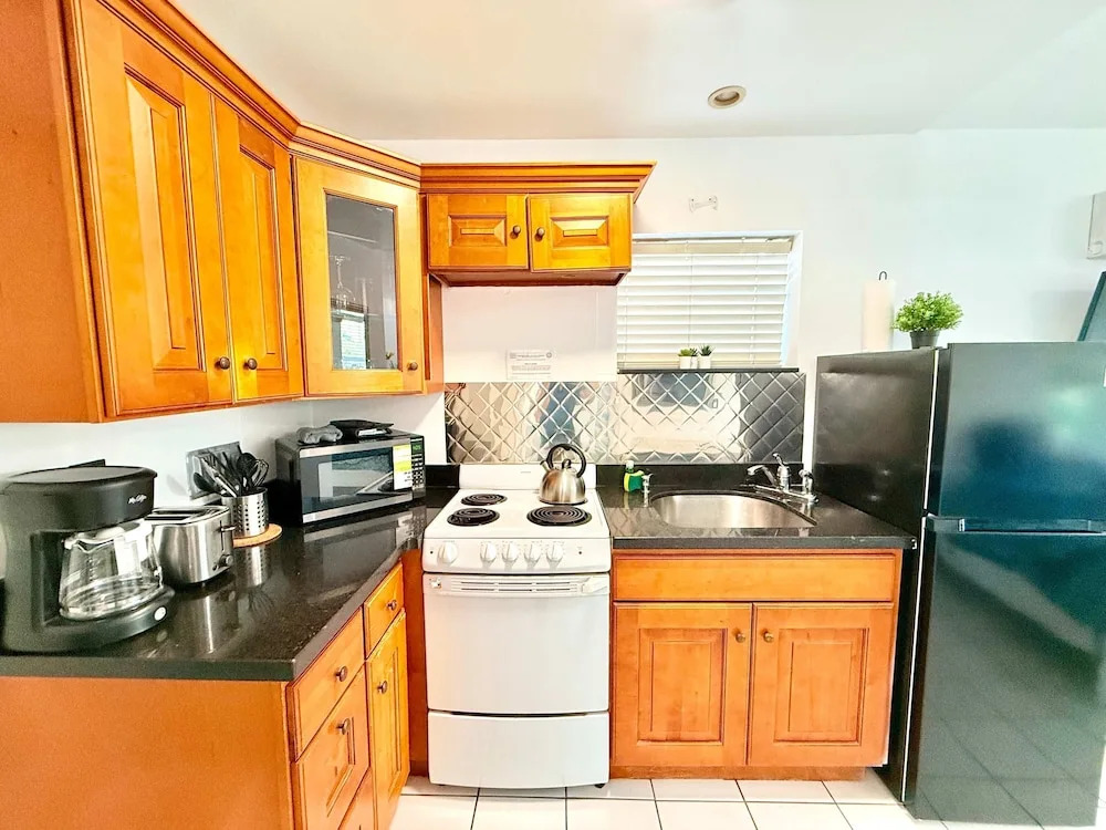 Hollywood Boardwalk Studio Fully Equipped Kitchen