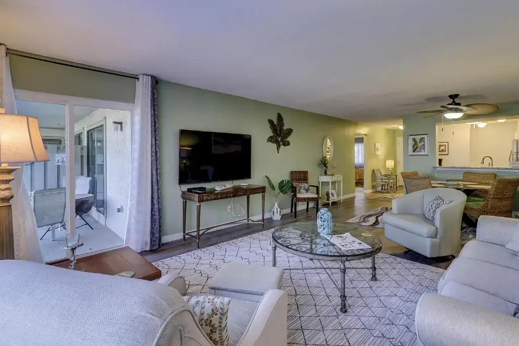 28 Springwood 2 BR Condo Forest Beach