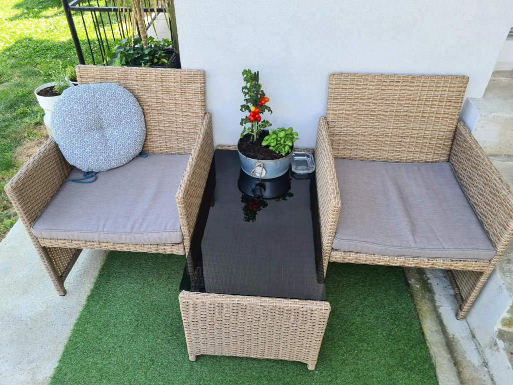 Rooms and apartments Vili