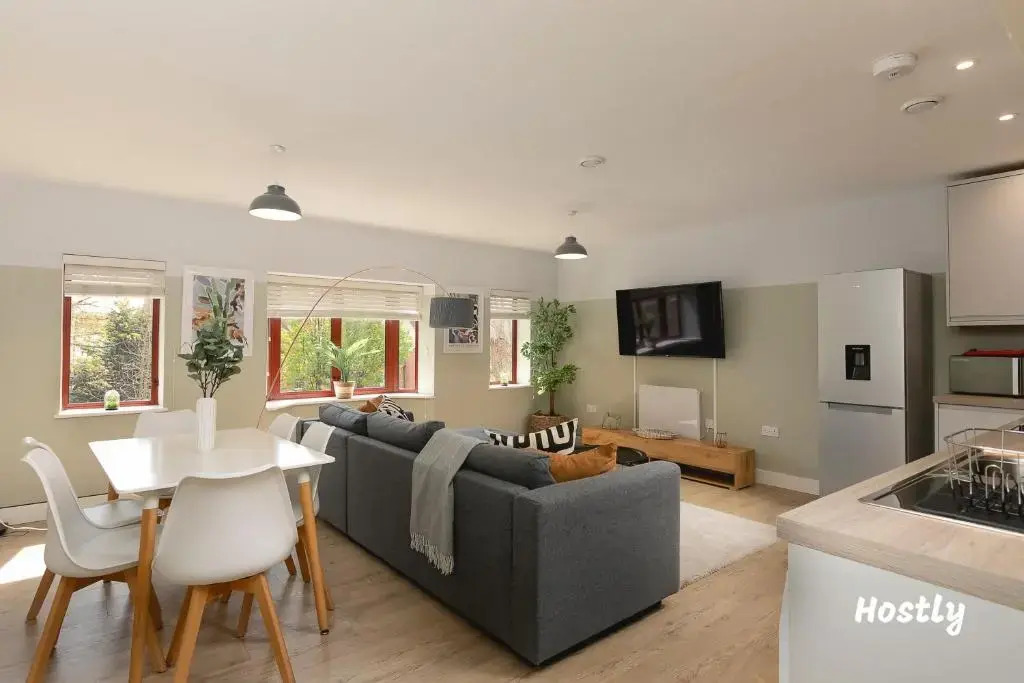 Wesley Gate Apartments - Building 3, by Hostly
