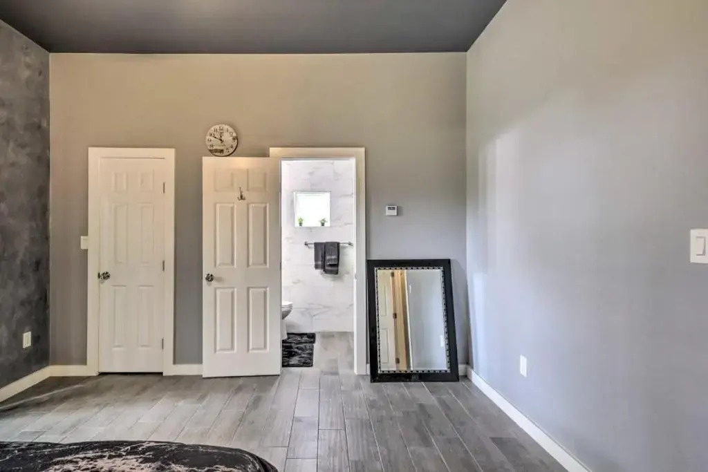 Rustic 4-Story Rooftop Spectacular Downtown View