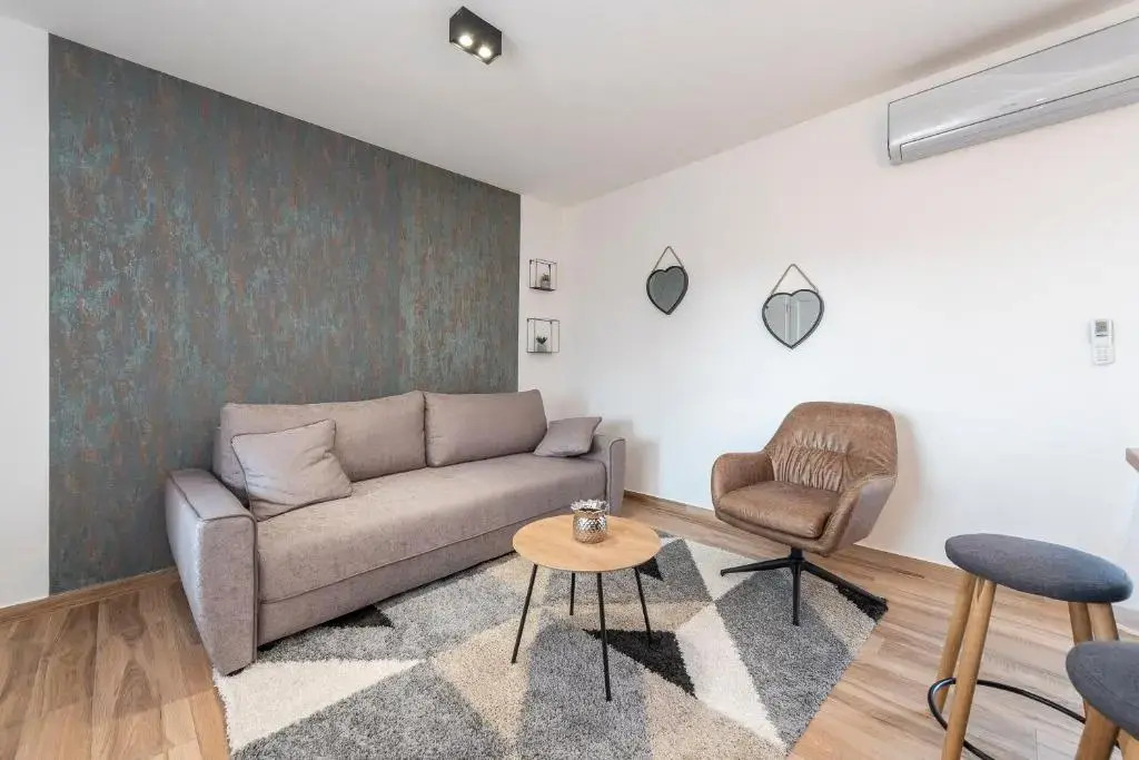 LUXURY APARTMENTS - LA VIR 3 & 4