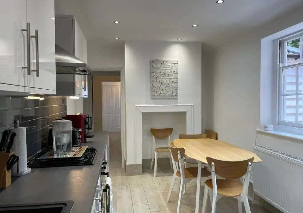 Canterbury 2 bed Holiday Home Sleeps 6 City Centre FREE Parking