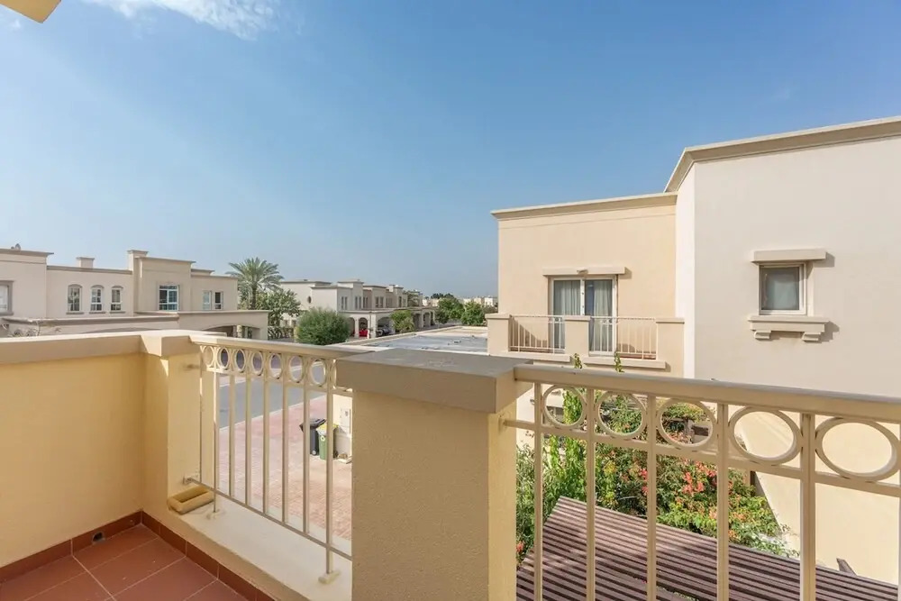 StayShort - Luxurious Spacious 3-Bedroom Villa with Private Pool at Springs 10