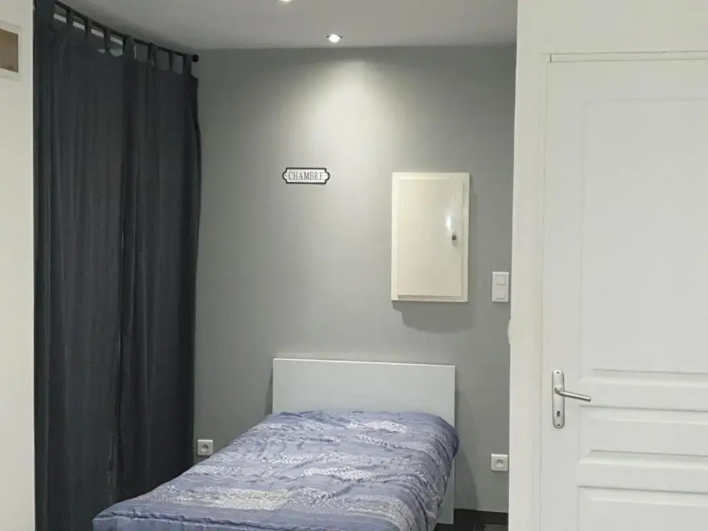 Studio Lumineux Avec Terrasse