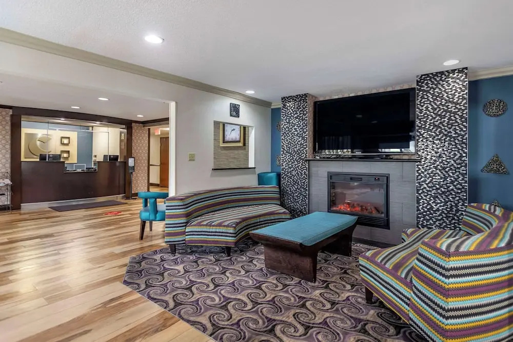 Comfort Inn Tulsa Midtown (Formerly Baymont Inns & Suites Tulsa)