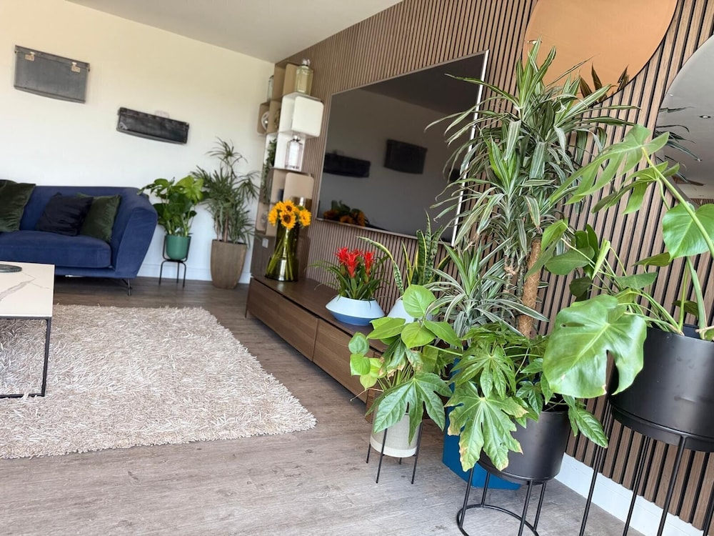Lincoln 4-Beds Sleeps 13 Hot Tub & Pet Friendly