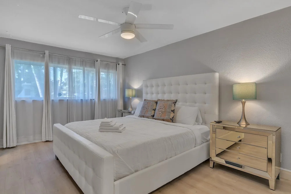 Lakeridge House- 4 Bedrooms/3 Bathroom Home by RedAwning