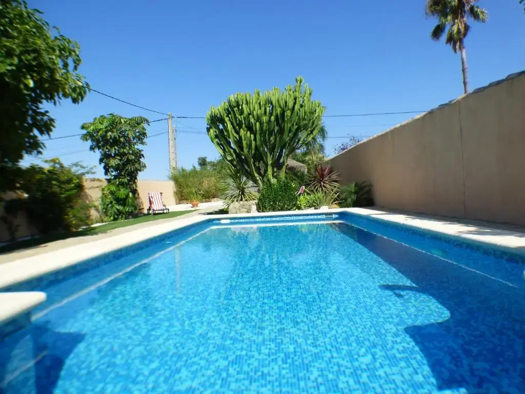 Rural house with private pool, new and beautiful garden