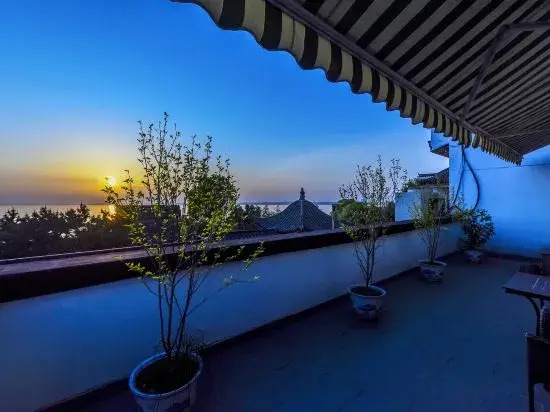 Shangsu Yuehulou Inn (Yueyang Building Scenic Area)