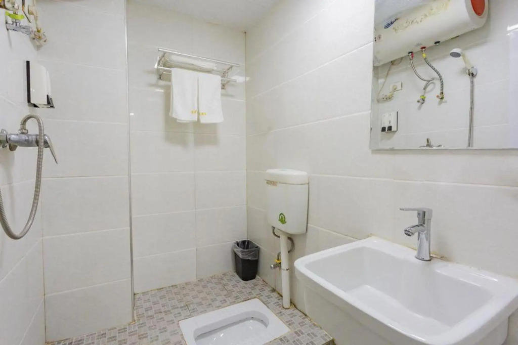 Starway Hotel (Huquan Huashi East Branch)