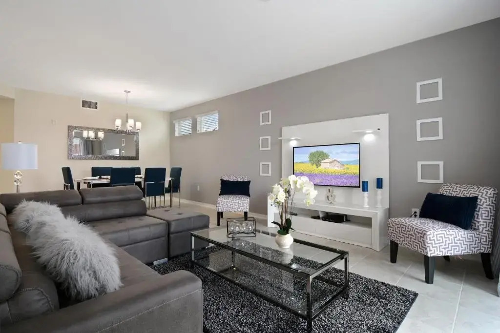 Three Bedrooms Storey Lake Orlando 201