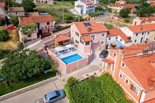 Villa Petra, Kaštelir