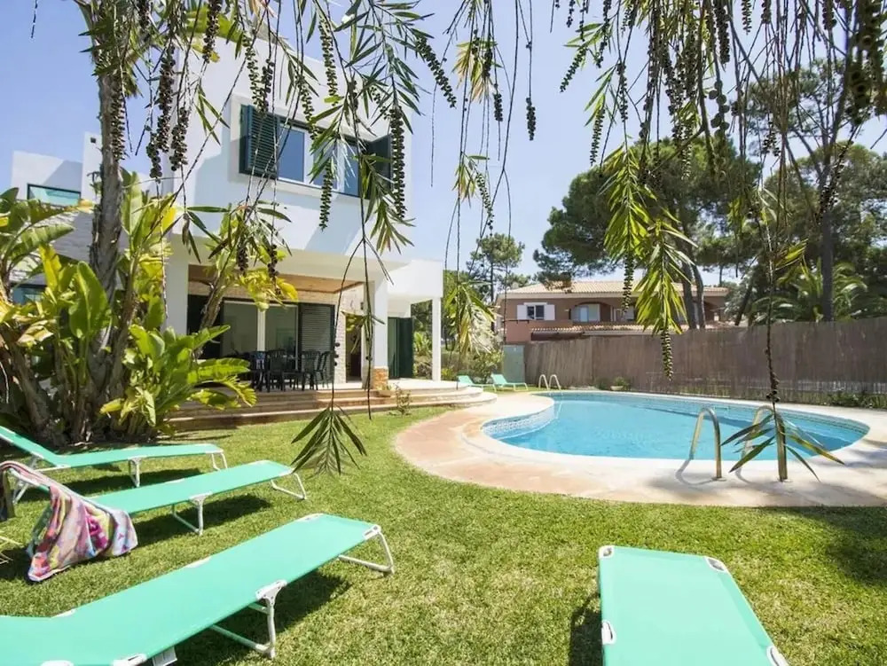Villa Fati in Pen Nsula de Tr ia