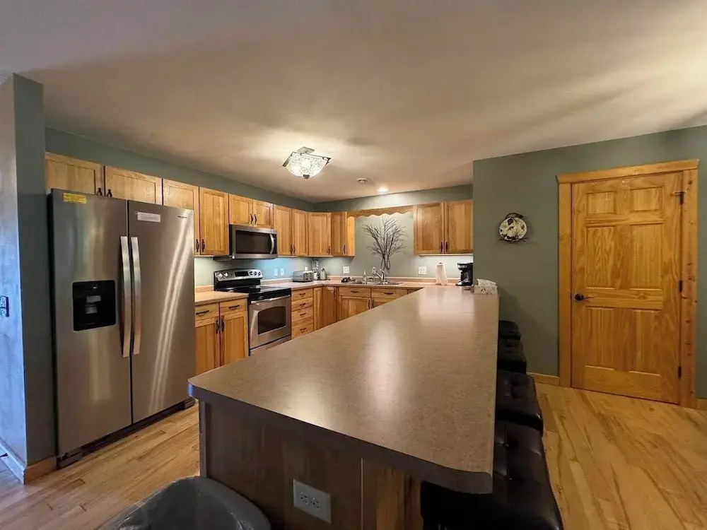Minocqua Lake Condo B7- 2 Story Rustic Town Home