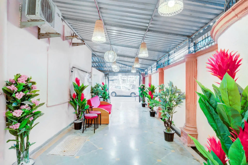 OYO 69852 De Classico Hotel