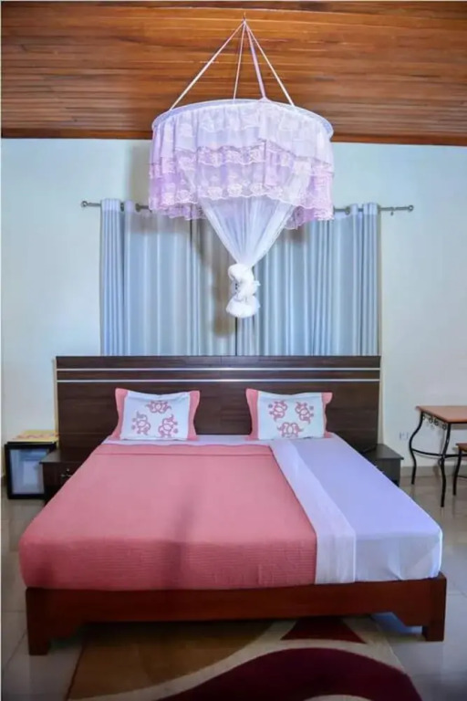 Elegance Hotel