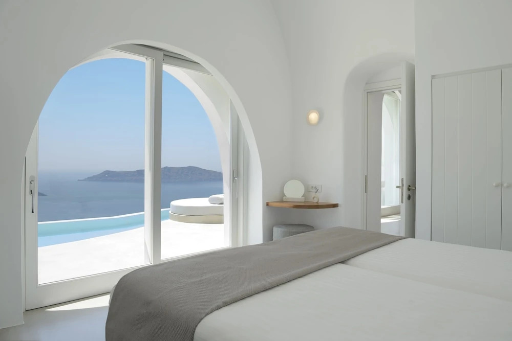 Villa Dio - An Iconic Villa Above Caldera