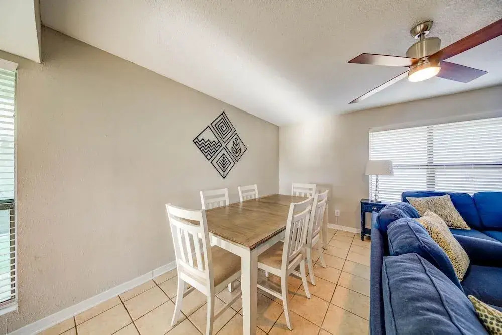 Peaceful condo in Gulf Shores with outdoor pool