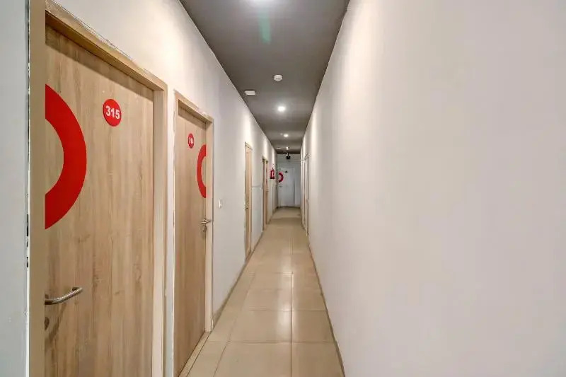 OYO 79898 Grand Hotel