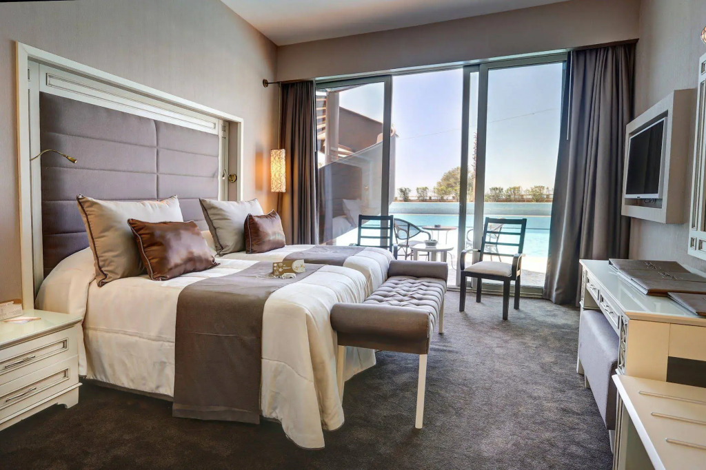 Qlusive Hotel