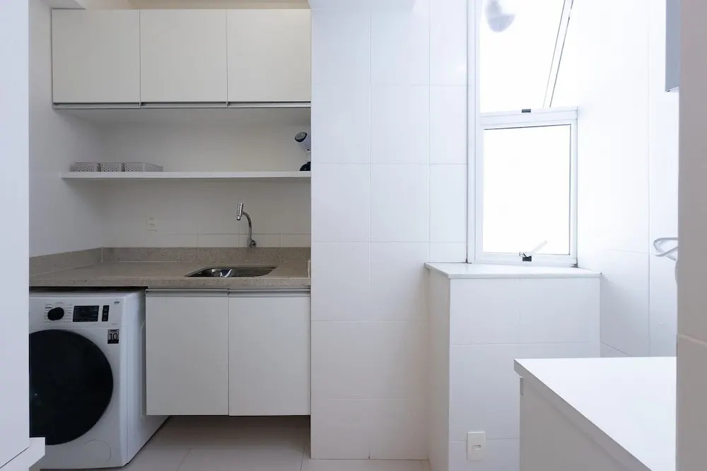Leblon 2BR Apt 1 Min From the Beach - by Casape