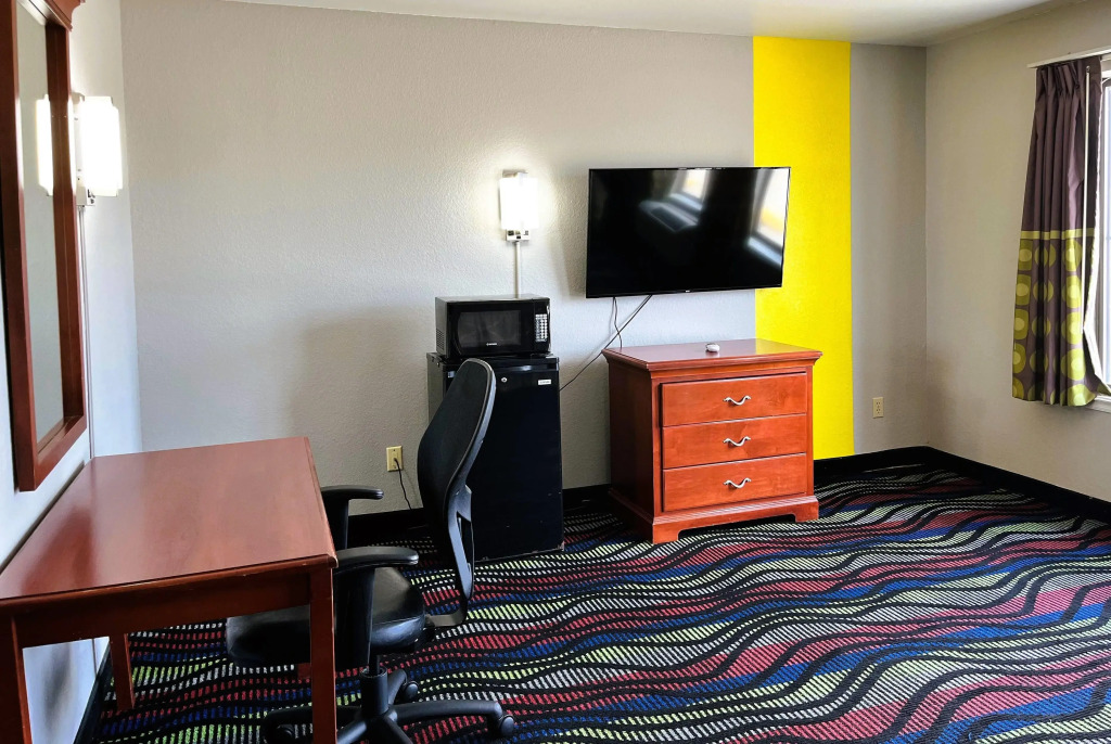 Super 8 by Wyndham Vincennes