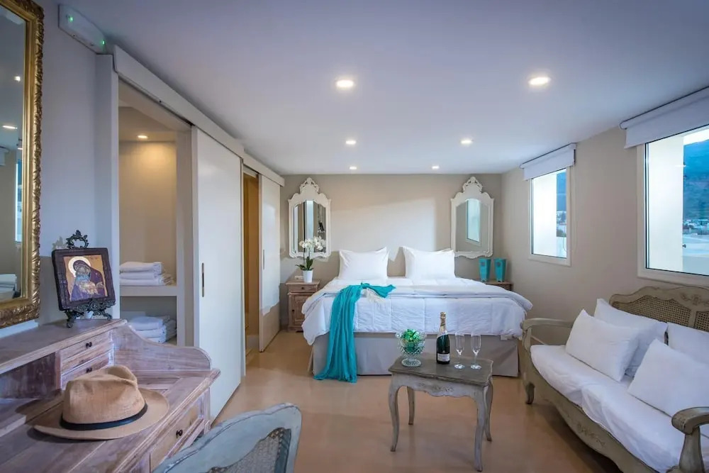 Parthenis Beach, Suites by the Sea
