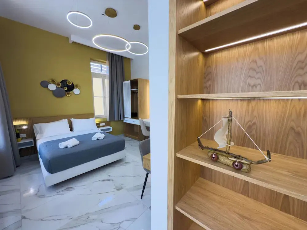 Deluxe Center Suites