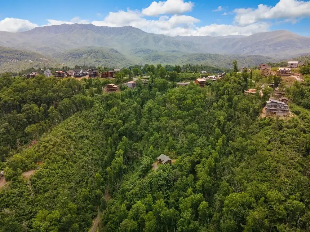 Hottub, Sauna, Pool Table, Views Mins to Downtown Gatlingburg Hollow's Haven