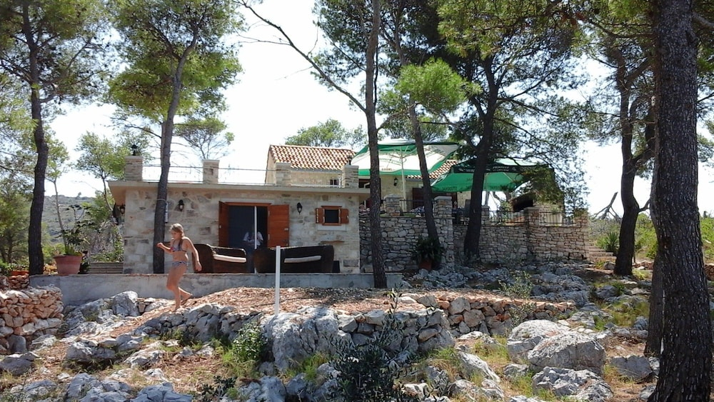 House Vesna Kupinova