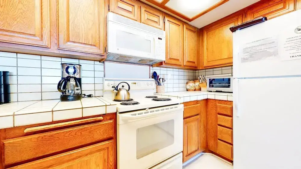 Sierra Megeve 8 Cozy Yet Spacious Condo, Just A Short Walk To Canyon Lodge by RedAwning