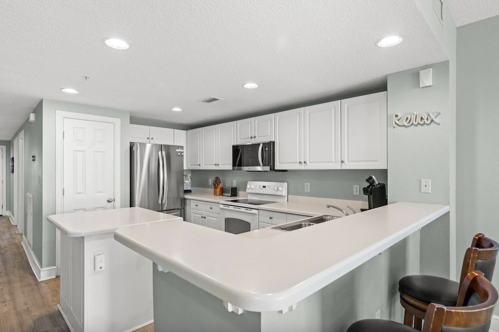 Majestic Beach Towers 2-1704