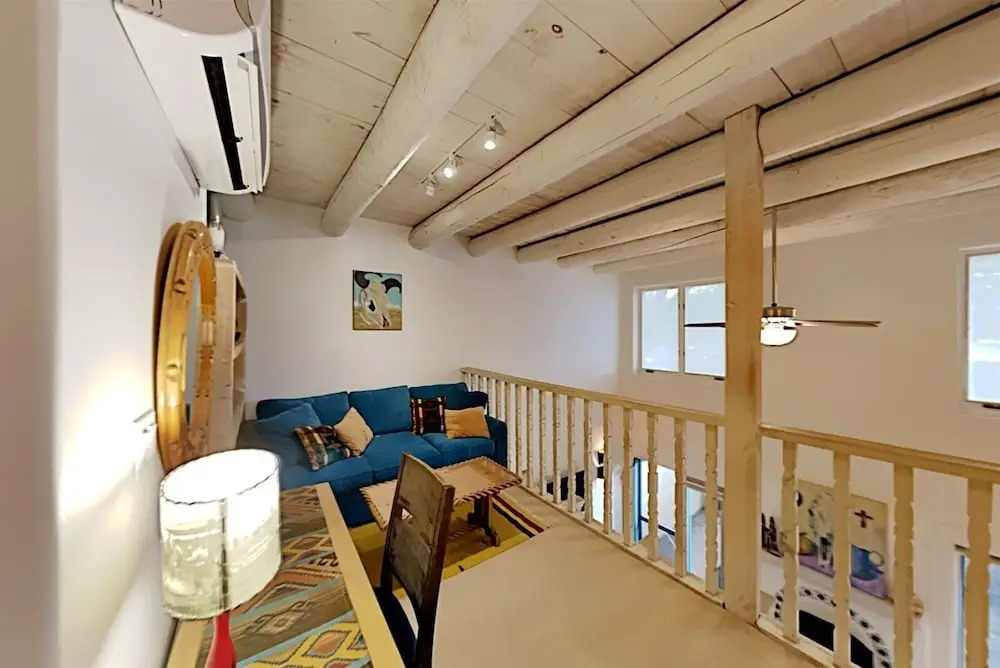 Casa Monzon - Perfect Location, Bright and Sunny Interior