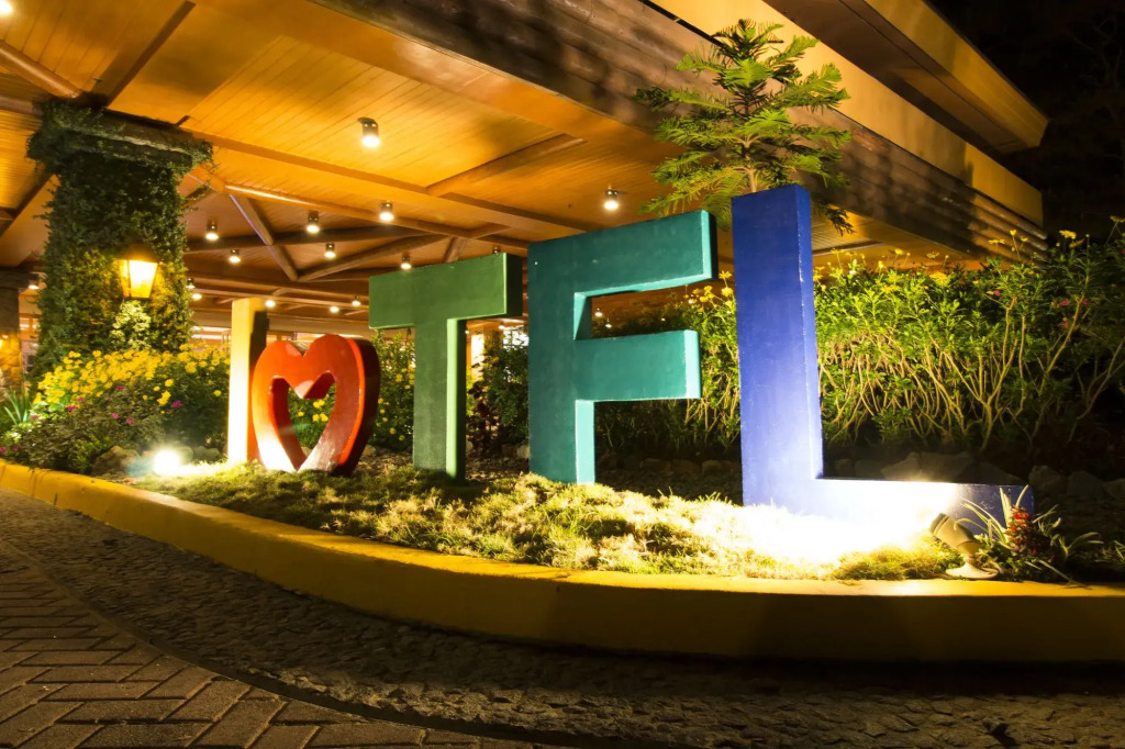 Отель John Hay Hotels Forest Wing