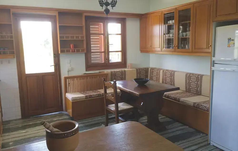 Awesome Home in Kato Assos Peloponne With Wifi and 5 Bedrooms
