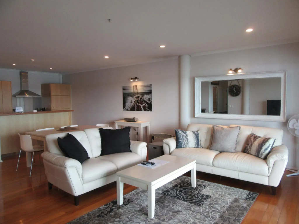 Spacious 3-Bed Waterfront Apartment
