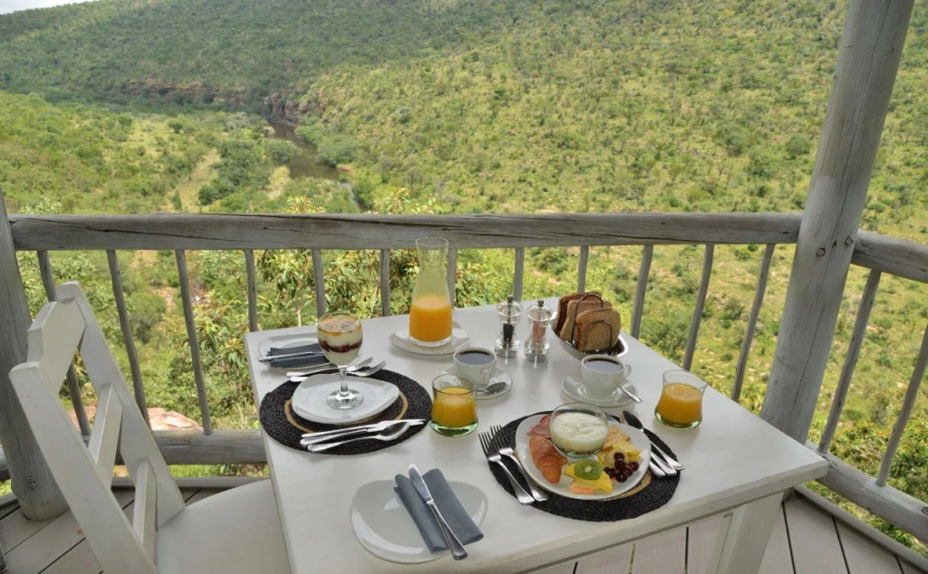 Clifftop Exclusive Safari Hideaway