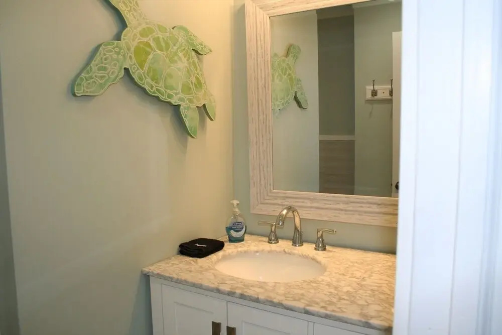 Hibiscus Hideaway - Beautiful 2 Bedroom Home- Private Pool