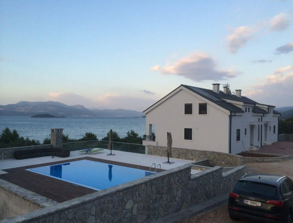 Apartments Kula