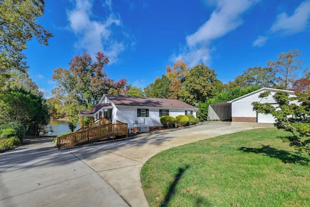 Spacious Lake Norman Retreat w/ Boat Ramp!
