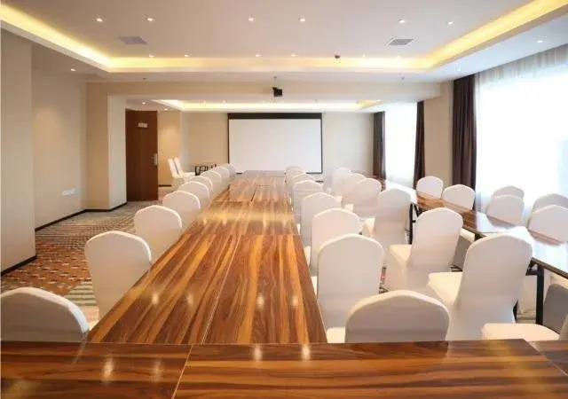 JTour Inn Changchun Yanming Lake